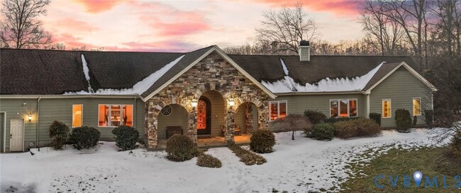 Building Photo - 3535 Meadow Rd