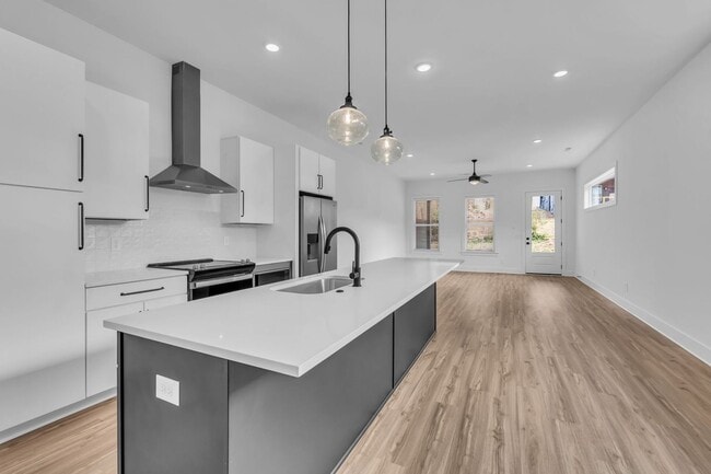 Building Photo - Modern Living in West Nashville