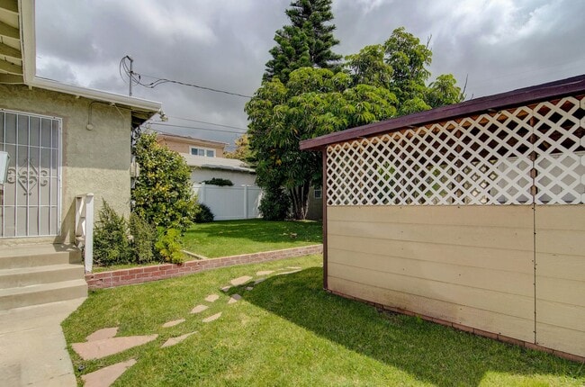 Building Photo - 3-Bed Signal Hill House for Lease