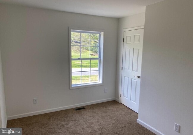 Building Photo - 303 Bondsville Rd