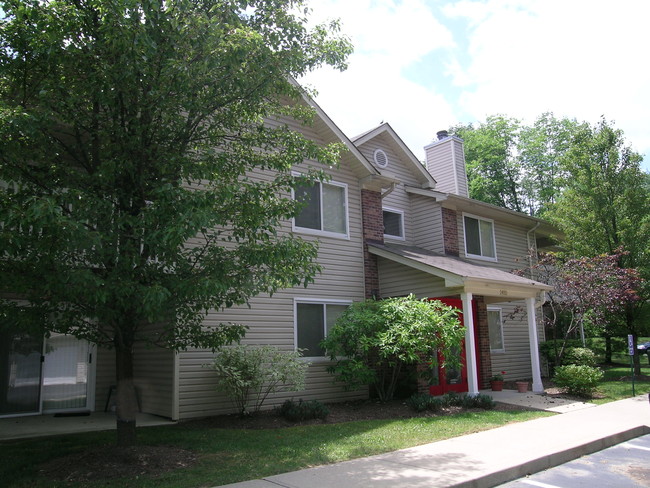 Building Photo - Whispering Pines
