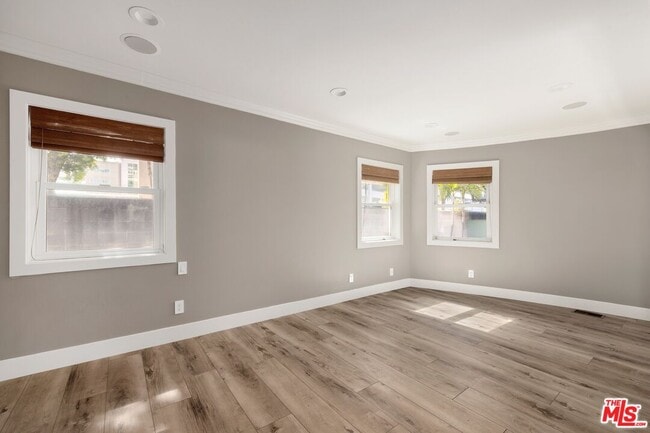 Building Photo - 2011 Stearns Dr