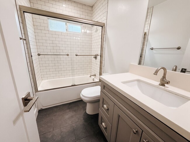 Building Photo - 360 Parkman Ave