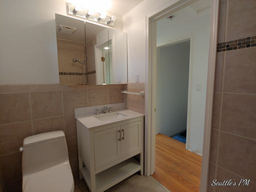Building Photo - Beautifully Updated Magnolia House- 3 Bedr...