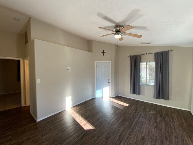 Building Photo - 2 Bedroom Single Story Home Available Near Hwy 550 NE & Paseo Del Volcan NE in Enchanted Hills Ri...