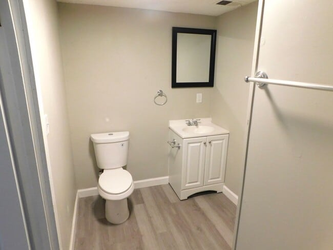 Building Photo - **ROOM** with SHARED KITCHEN and BATH in a newly remodeled House