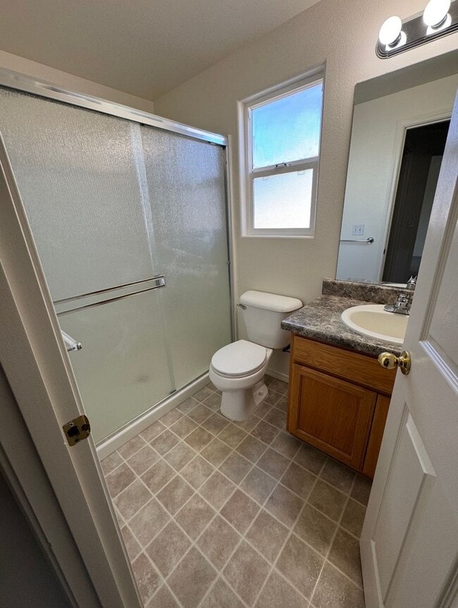 Building Photo - Beautiful 3 bedroom 2 bathroom home with new range, paint and carpet available soon!