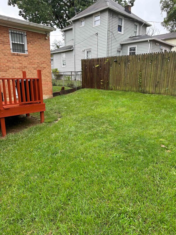 Building Photo - 522 70th St