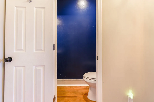 Building Photo - Fully Renovated 3 BR/1.5 BA Apartment in C...