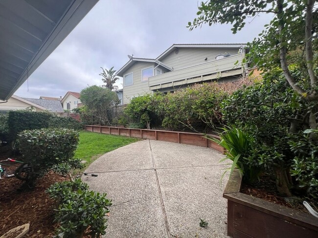 Building Photo - 1234 Bolton Dr