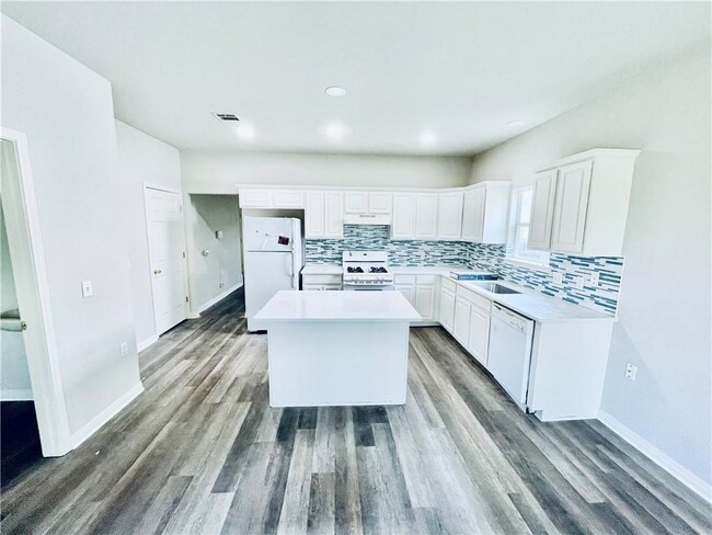 Primary Photo - 7509 Lazy Creek Dr