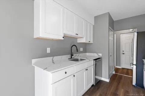 Building Photo - 365 Mather St