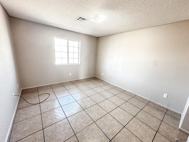 Building Photo - 3845 S Cactus Wren Way