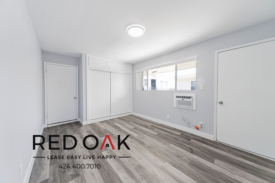 Building Photo - 1032-1036 S Normandie Ave-1032-104