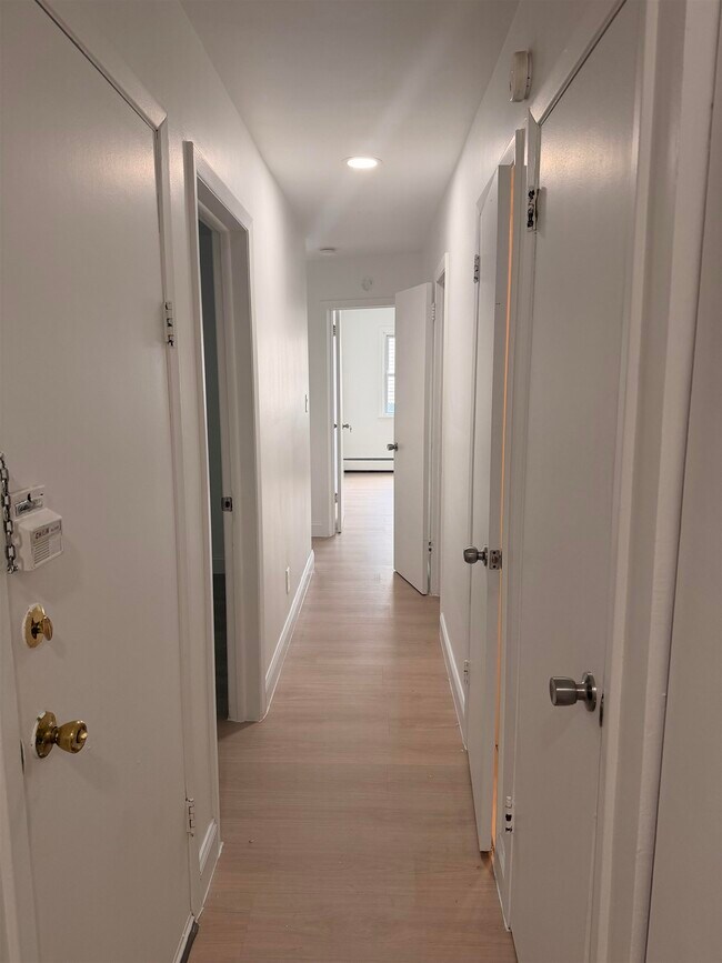 Building Photo - 24 E 18th St