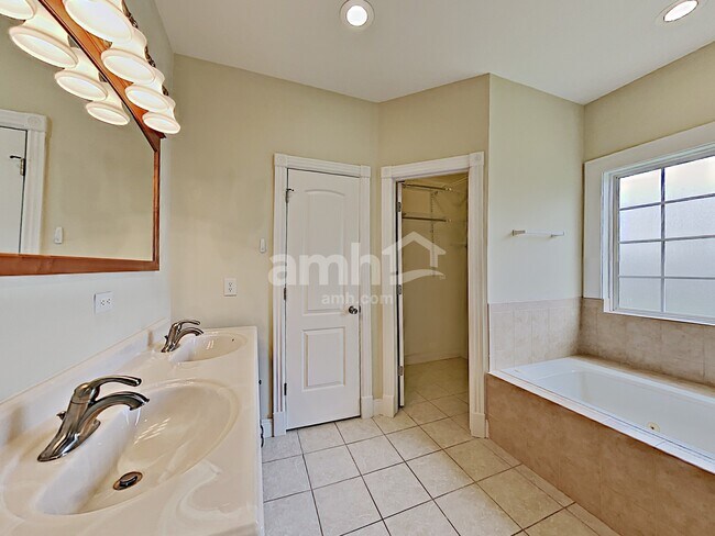 Building Photo - 3420 Hamberton Cir