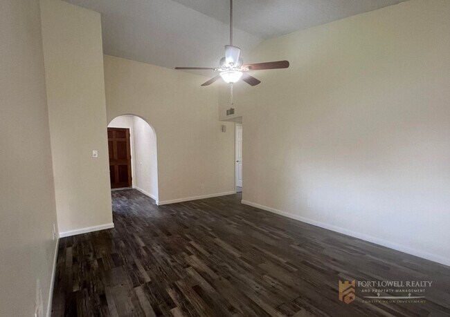 Building Photo - Coming Soon! 3 Bed/2 Bath home in Glendale! Located in an HOA! (Available on 05/15/26)