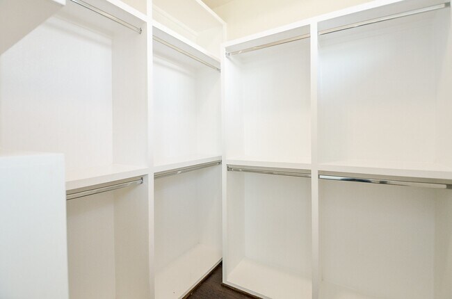 Building Photo - 2103 Engelmohr St