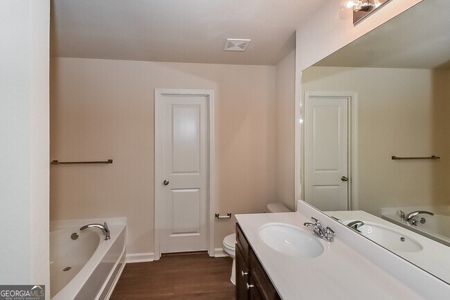 Building Photo - 224 Augusta Woods Dr