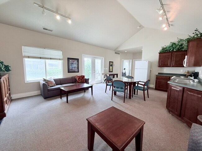 Building Photo - Murray Condo