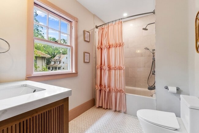 Building Photo - 12 Windermere Ave