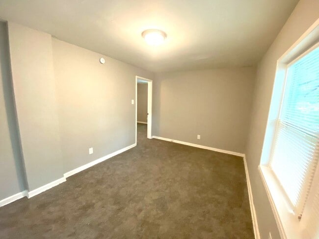 Building Photo - 1295 Foxcroft St