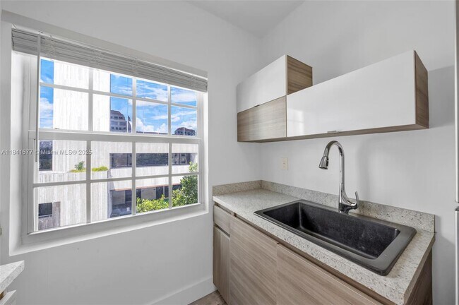 Building Photo - 130 Antiquera Ave