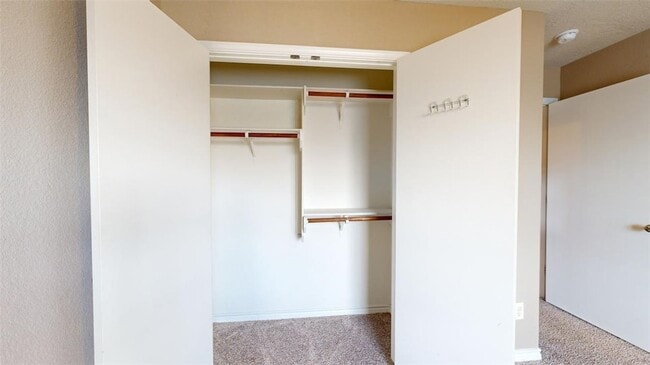 Building Photo - 4023 Southern Trace Dr