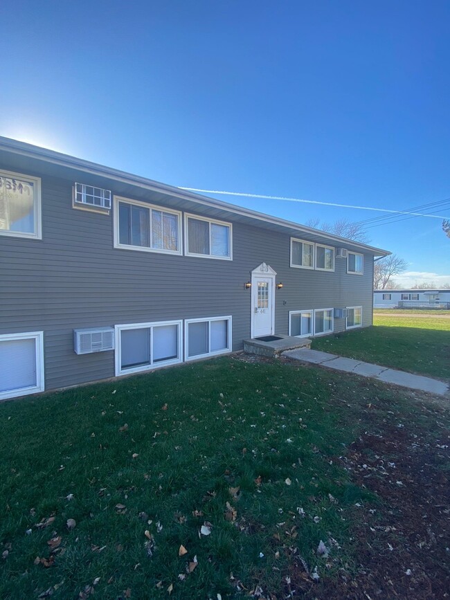 Building Photo - 441 Lindale Dr