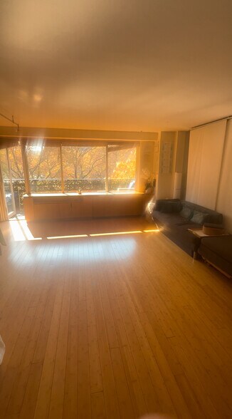 Primary Photo - 400 Central Park W