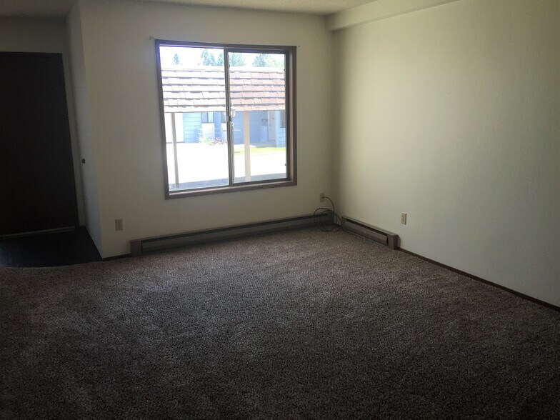 Building Photo - 600 SW Crestview St