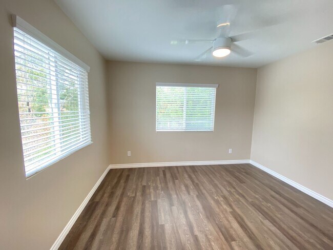 Building Photo - 5BD/2BA, Private Yard, Close to Campus!!