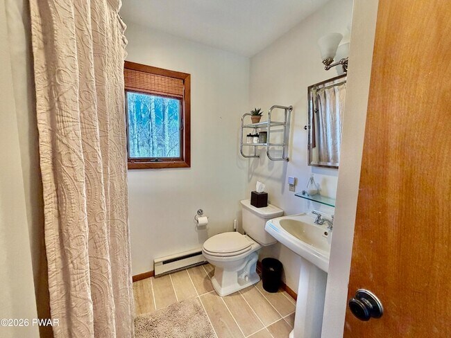 Building Photo - 811 Paddock Ct