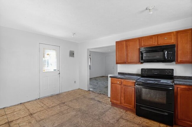 Building Photo - 2405 W 10th St