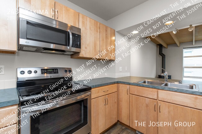 Building Photo - 2430 Yakima Ct