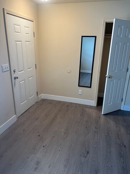 Building Photo - 33 E Lacrosse Ave