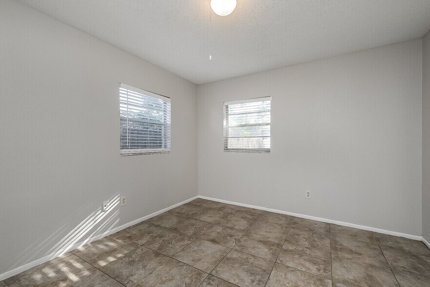 Building Photo - 16328 Caribbean Ct