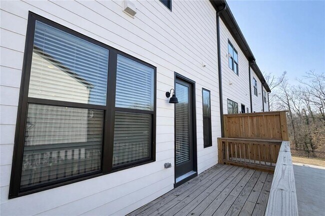 Building Photo - 1375 Walking Wy