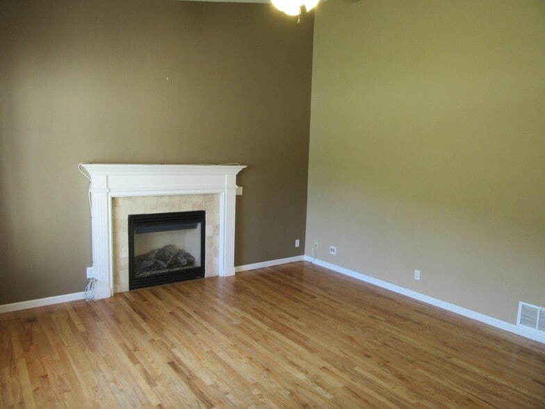 Building Photo - 1314 W Tualatin Dr