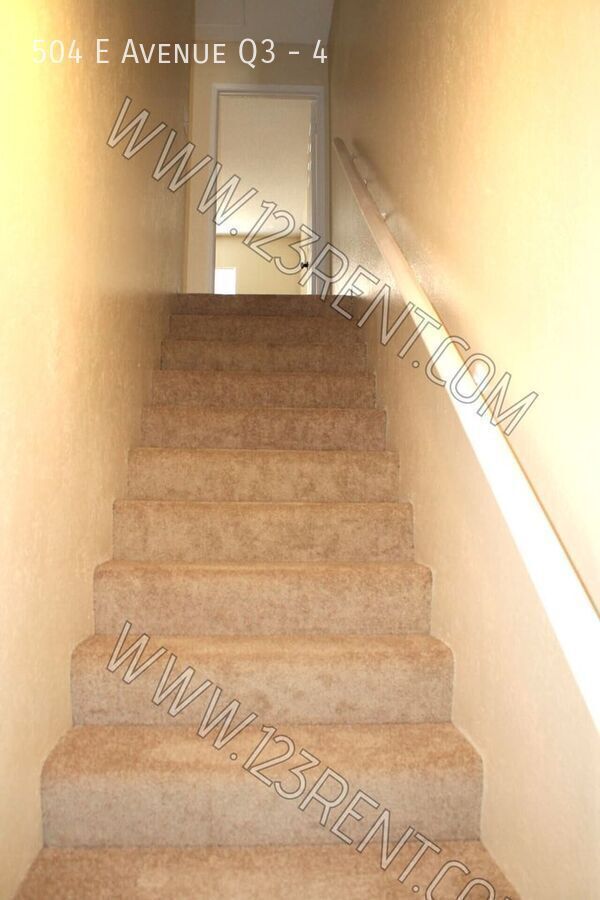 Building Photo - 504 E Ave Q3