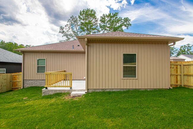 Building Photo - 2311 Nichols Rd