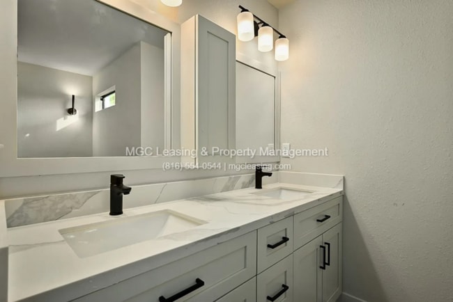 Building Photo - Oak Ridge Falls – Modern Living in Raymore