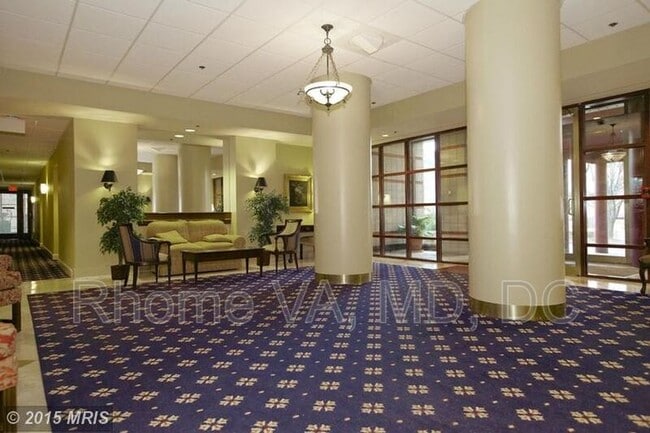 Building Photo - 2400 Clarendon Blvd