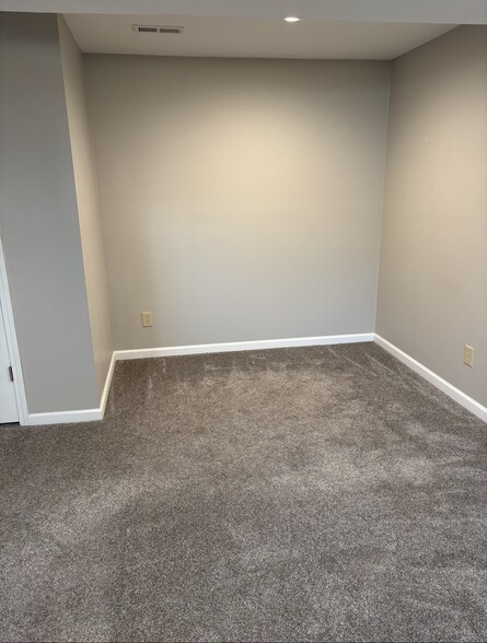 Building Photo - 544 N Old Mill Rd