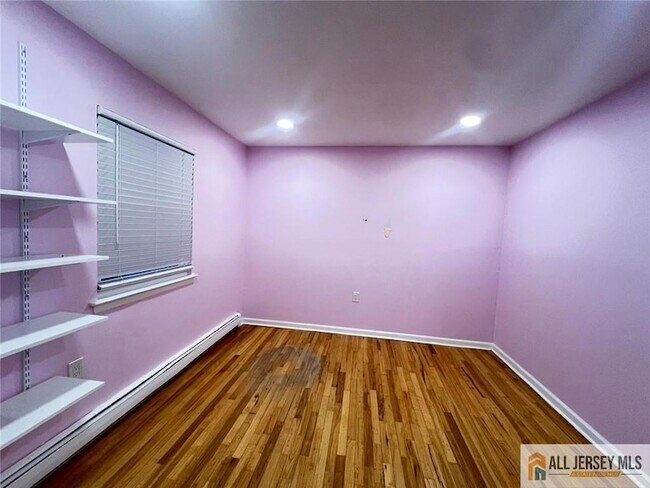 Building Photo - 406 Cranbury Rd