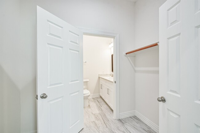 Building Photo - 5114 Higgins St