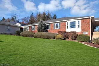 Building Photo - 2 Brandywyne Dr
