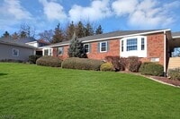 Building Photo - 2 Brandywyne Dr