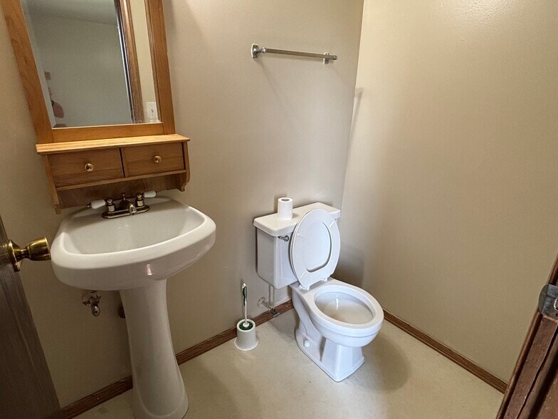 Building Photo - 5 Shawnee Acres Cir