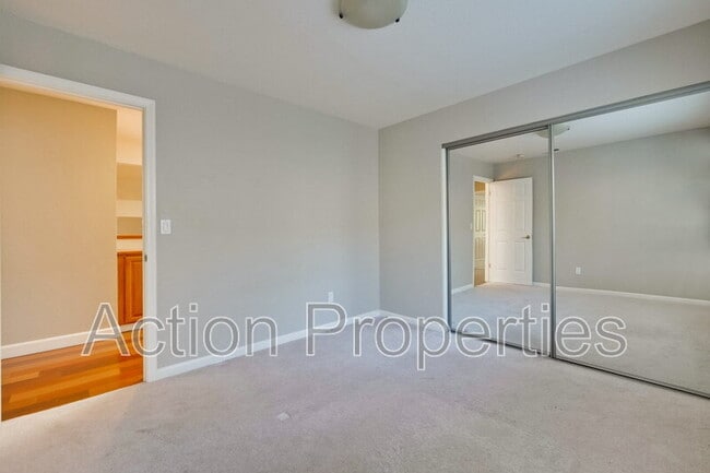 Building Photo - 11754 Ridge Creek Ct